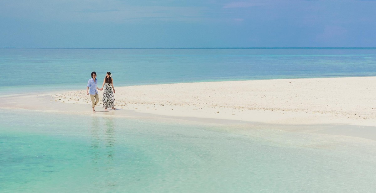 couple on a romantic vacation